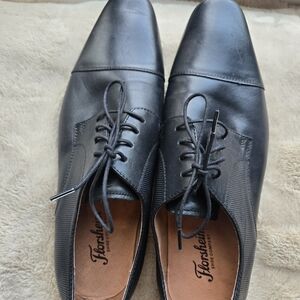 Florsheim Men's Sleek Black Leather Derbys